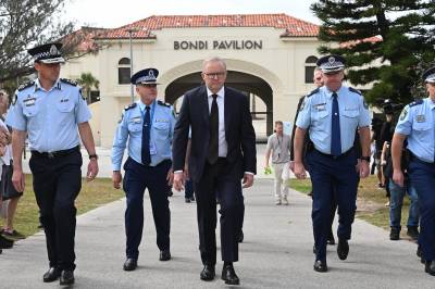 Australia varsler strengere visumregler og tiltak mot radikalisering etter Sydney-angrepet