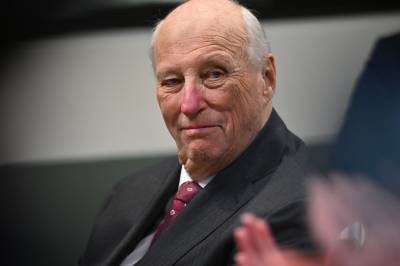 Kongen fortsatt taus om Jeffrey Epstein-avsløringene