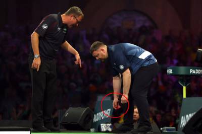 Drama i dart-VM – spiller gikk av scenen med blodig hånd etter raseriutbrudd