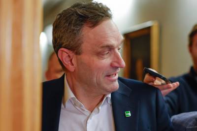 Oljedrama på Stortinget. LO-forbundet advarer MDG mot regjeringskrise. 