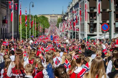 17. mai fra Slottsplassen