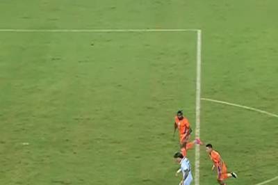 1-4: Maximiliano Araujo, Uruguay