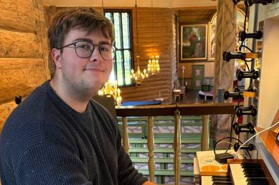 Marcus (18) har en sommerjobb helt utenom det vanlige