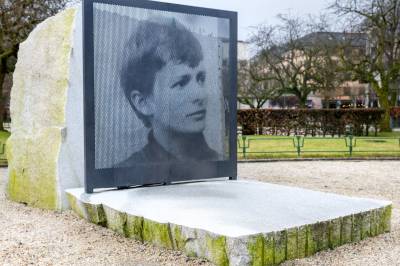 Bergen har fått et nytt monument. Du må kanskje lete etter det.