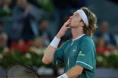 Andrey Rublev vinner Arthur Ashe Humanitarian Award for sin stiftelse som hjelper barn med kritiske sykdommer