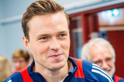 Warholm svarte i Kina: – Slik er det i Norge