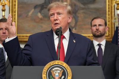 Trump varsler «tidenes mest knusende» økonomiske krigføring mot Iran