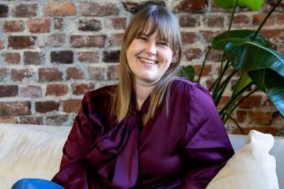 (+) Hun kaller seg Traumepsykologen. Nå vil hun gjøre traumer forståelige for flere