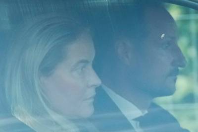 Kongefamilien hastet til Rikshospitalet