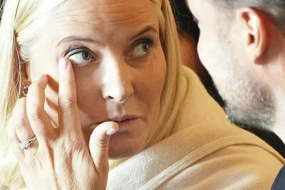 Legen bryter tausheten