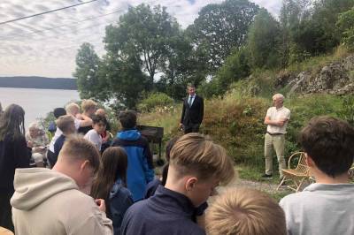 Her får ungdommane dykke inn i kunsten