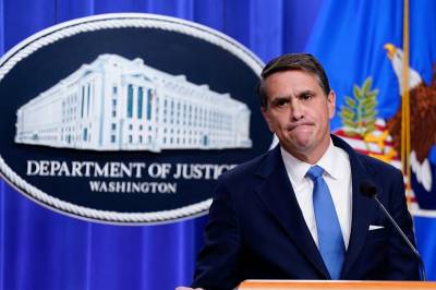 – Noen av videoene og bildene ser ut til å være tatt av Epstein