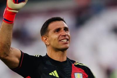 Emiliano Martinez var mentalt klar for Manchester United – nå tilbys «verdens beste keeper» et kraftig lønnskutt