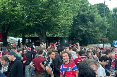 Eksploderte i folkefest