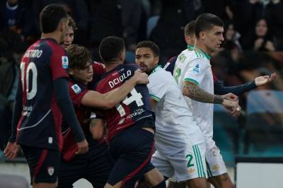 Se høydepunktene: Rødt kort og dramatikk i kampen mellom Cagliari og Roma