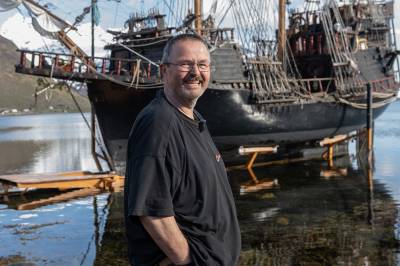 Bygde sitt eget piratskip