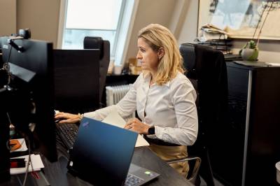 Milliardgevinst på salg av private equity-fond til seg selv