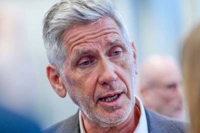 En atomhistoriker som bommer på saken