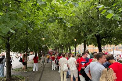 Lang kø til Fotballfesten