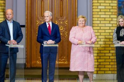 Hvem er det disse fire møter på bakrommet, men ikke vil at vi skal få vite om?