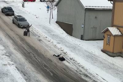 Kreative turister på glattisen i Tromsø