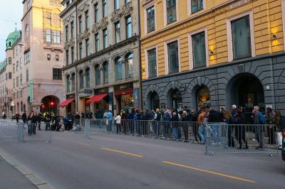 Flere i kø til det avstengte Oslo sentrum
