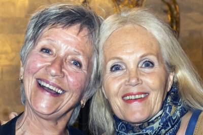 - Vi ler og gråter sammen