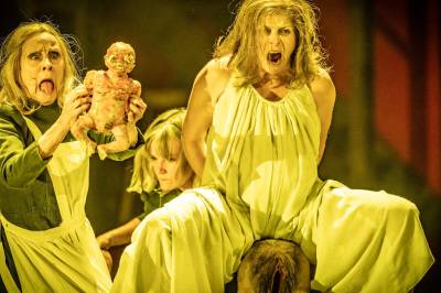 Julens største kalkun serveres på Nationaltheatret