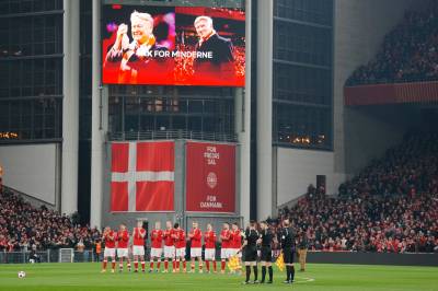 Danmark hyllet Åge Hareide – så tok de seg videre i VM-playoffen