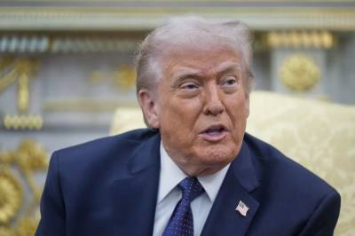 Trump sier at den amerikanske marinen kan eskortere tankskip gjennom Hormuzstredet