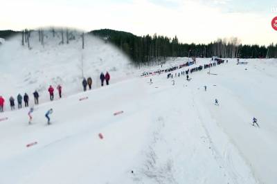 Her rykker Northug fra gullvinner Hedegart
