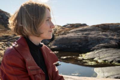 Gummi­støvlane blei att på Utøya etter terroren – no tar Hanne dei tilbake i nytt teater­stykke