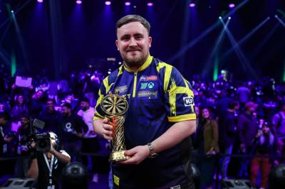 Luke Littler tilbake på toppen med seier i Saudi Arabia Darts Masters