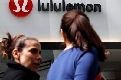 Offentlig skittentøyvask i treningsmerket Lululemon