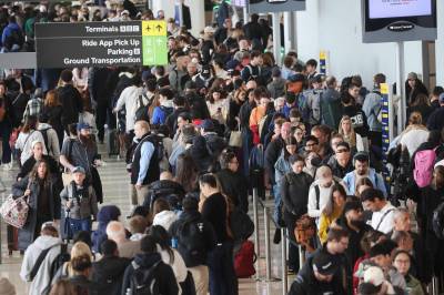 USA: Rundt 50.000 flyplassansatte jobber uten lønn i sjette uke