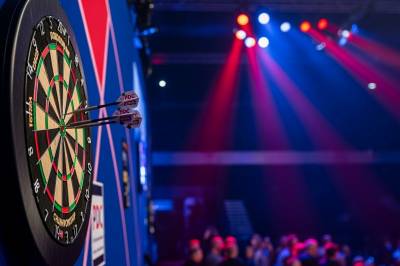 Michael van Gerwen trekker seg fra Premier League Darts, Littler får to poeng og bye til semifinalen