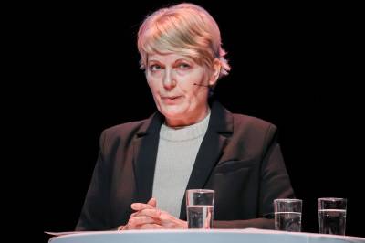 NRK skal kutte 300–400 årsverk