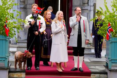 Kronprinsesse Mette-Marit med pustemaskin på Skaugum