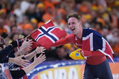 Eitrem vant gull i allround-VM – første norske triumf siden Koss i 1994