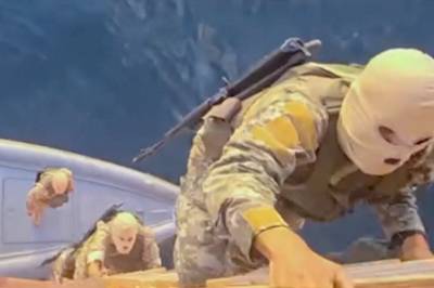 Her tar soldatene skipet