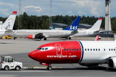 Både SAS og Norwegian måtte snu på grunn av feil