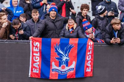 Hvorfor har Crystal Palace, FA-cupvinnerne, blitt degradert til Conference League?