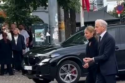 Støre ankommer domkirken