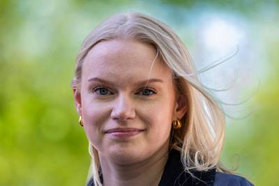 Blå damer uenige om Pride-flagget: – Det norske flagget rommer alle