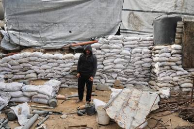 Leter fortsatt etter restene av familien