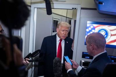 Trump sier han opphever alle Bidens presidentordrer skrevet under med autopenn