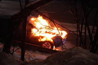 Bil i brann etter ulykke på E6 i Oslo