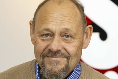 SJOKK-AVSLØRING: NÅ: GÅR AV