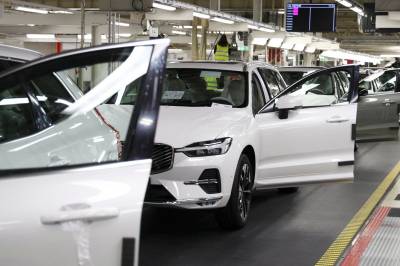 Volvo Car stuper på børs etter krisetall og storkutt