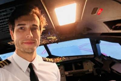 Flypilot skal ha hoppet ut av flyet: Etterlot flyelev som måtte lande selv